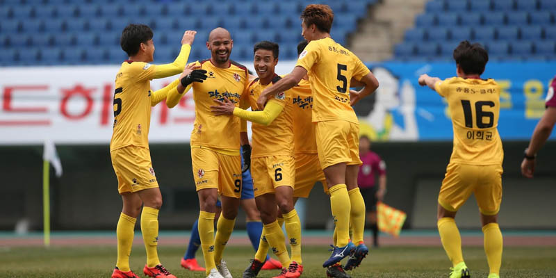 Gwangju FC vs Pohang Steelers 